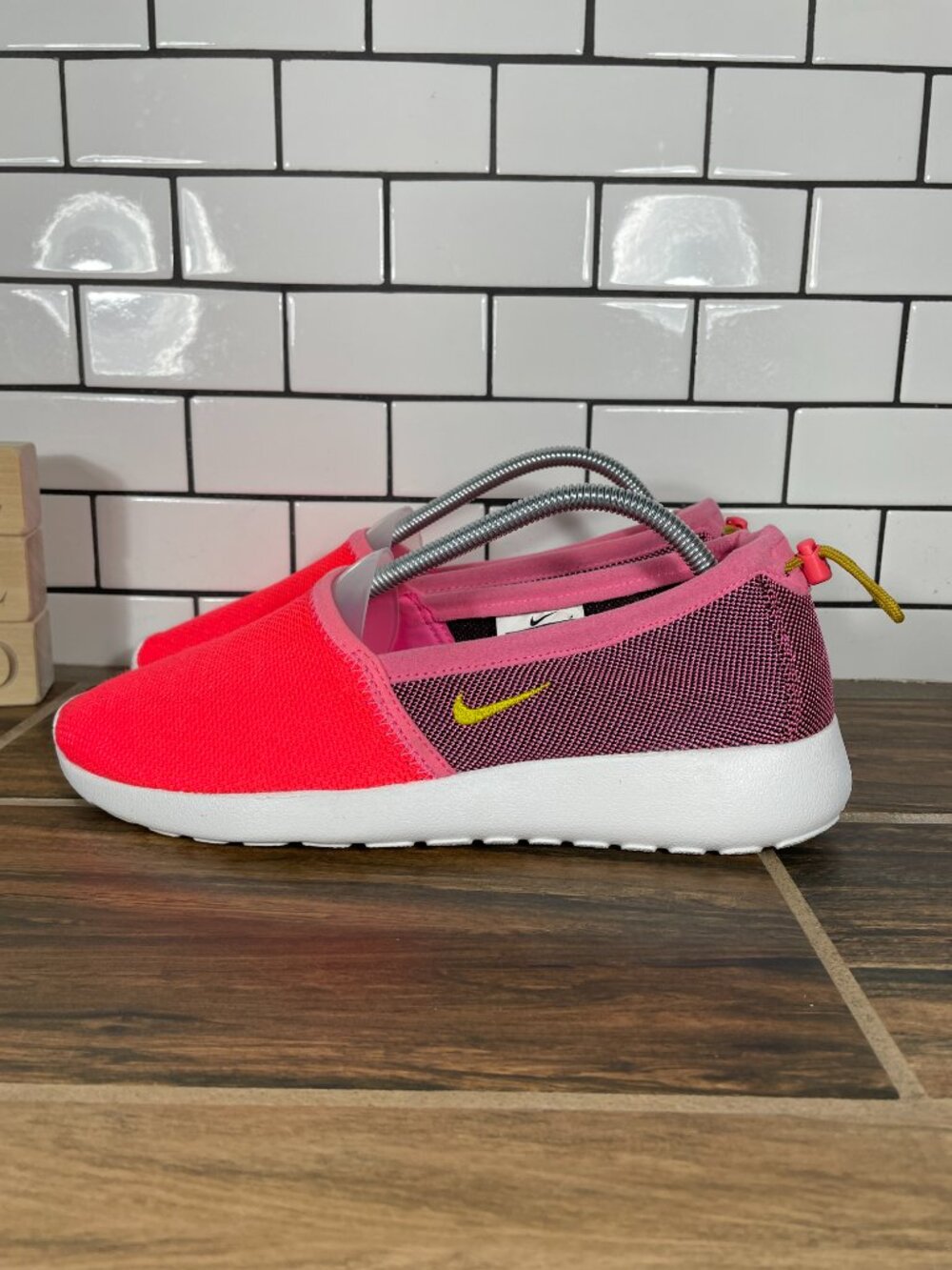Nike Rosherun Slip Shoes Womens Size 10 Multicolor Lightweight Casual Sneakers